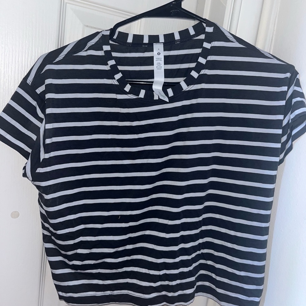 Lululemon Cropped Tshirt Size 4 Black White Stripe